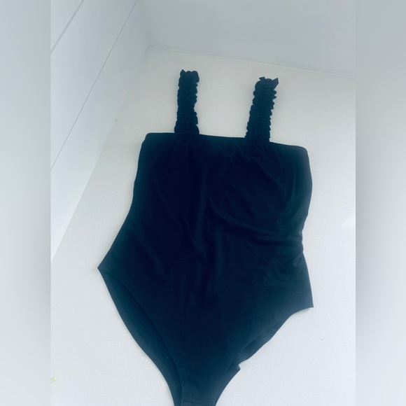 NEW Black Sleeveless Bodysuit Stretchy Ruffle Detail Straps Size Large - Picture 4 of 4